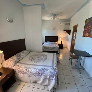 La Terminal 3*, Ixtapa (Puerto Vallarta) México